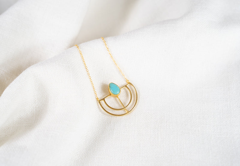 Meissa – Colgante Dorado Media Luna con Piedra Natural
