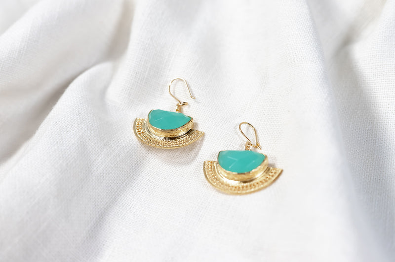 Cleopatra – Pendientes Dorados con Turquesa Estilo Egipcio