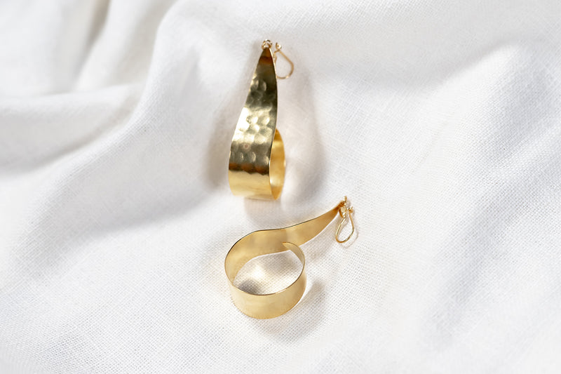 Hestia – Pendientes Dorados para Ocasiones Especiales