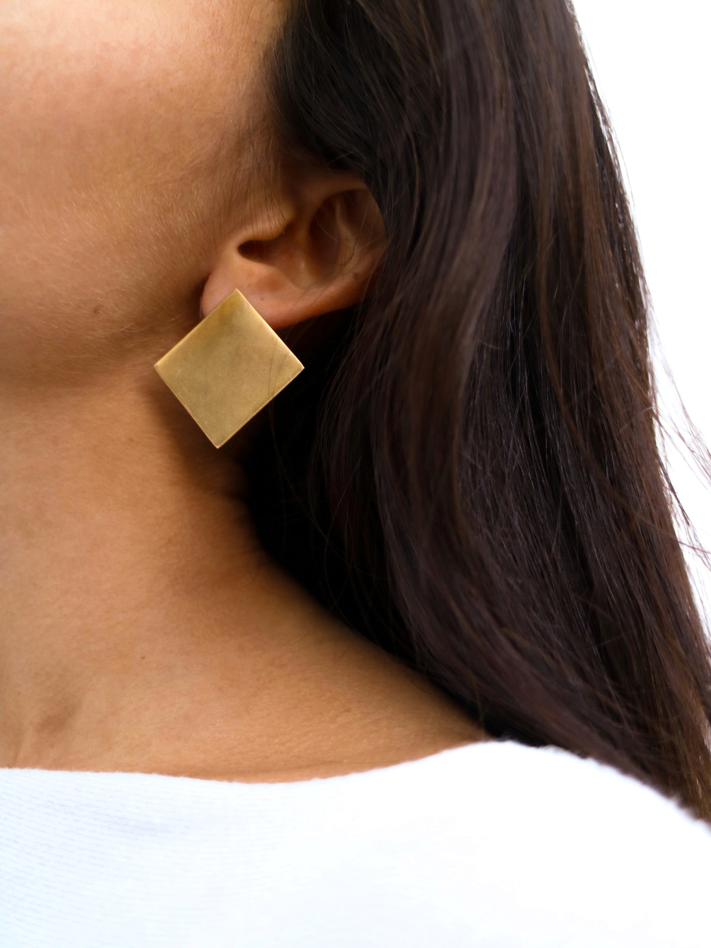 Enio – Pendientes Rombo Dorado Efecto Envejecido