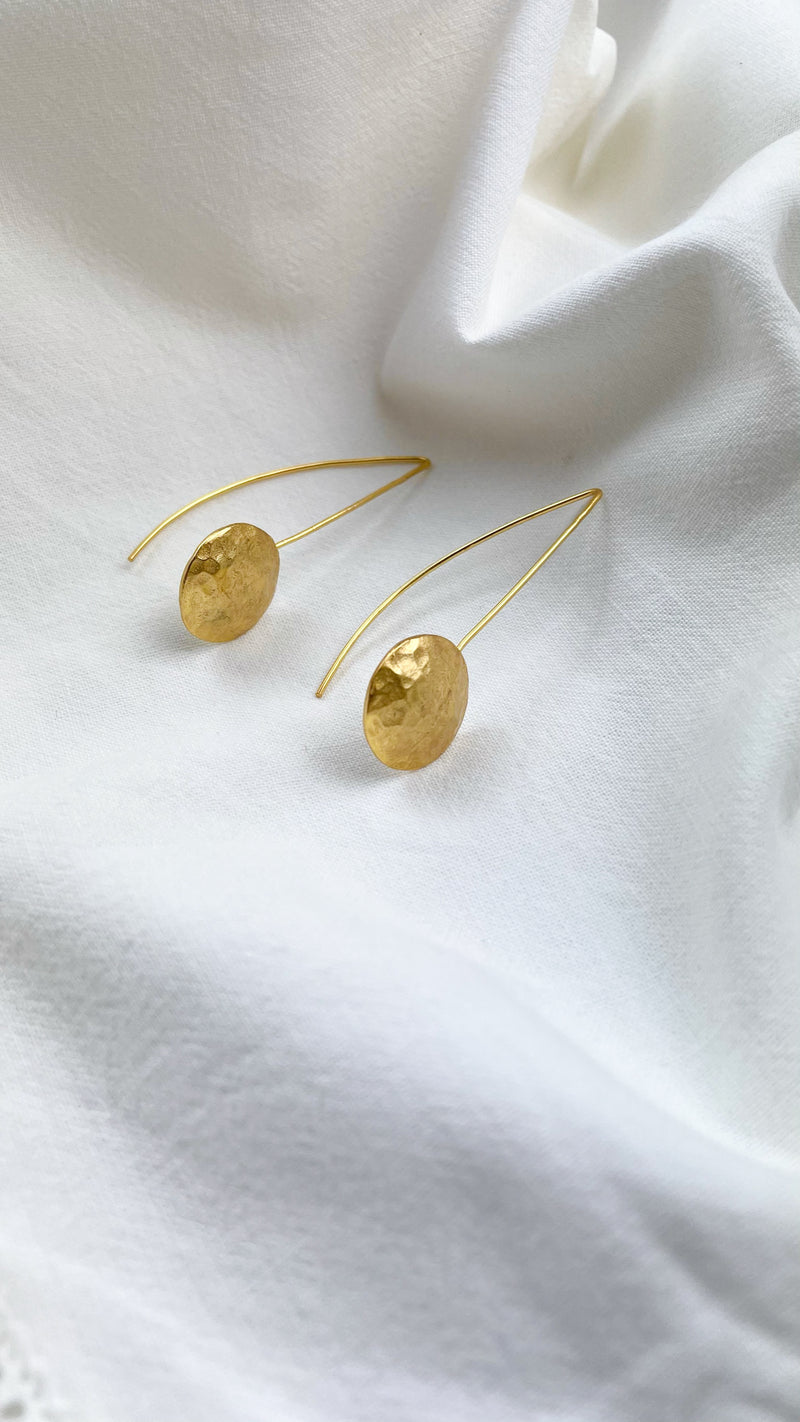Menae – Pendientes Dorados de Círculo Colgante Minimalistas