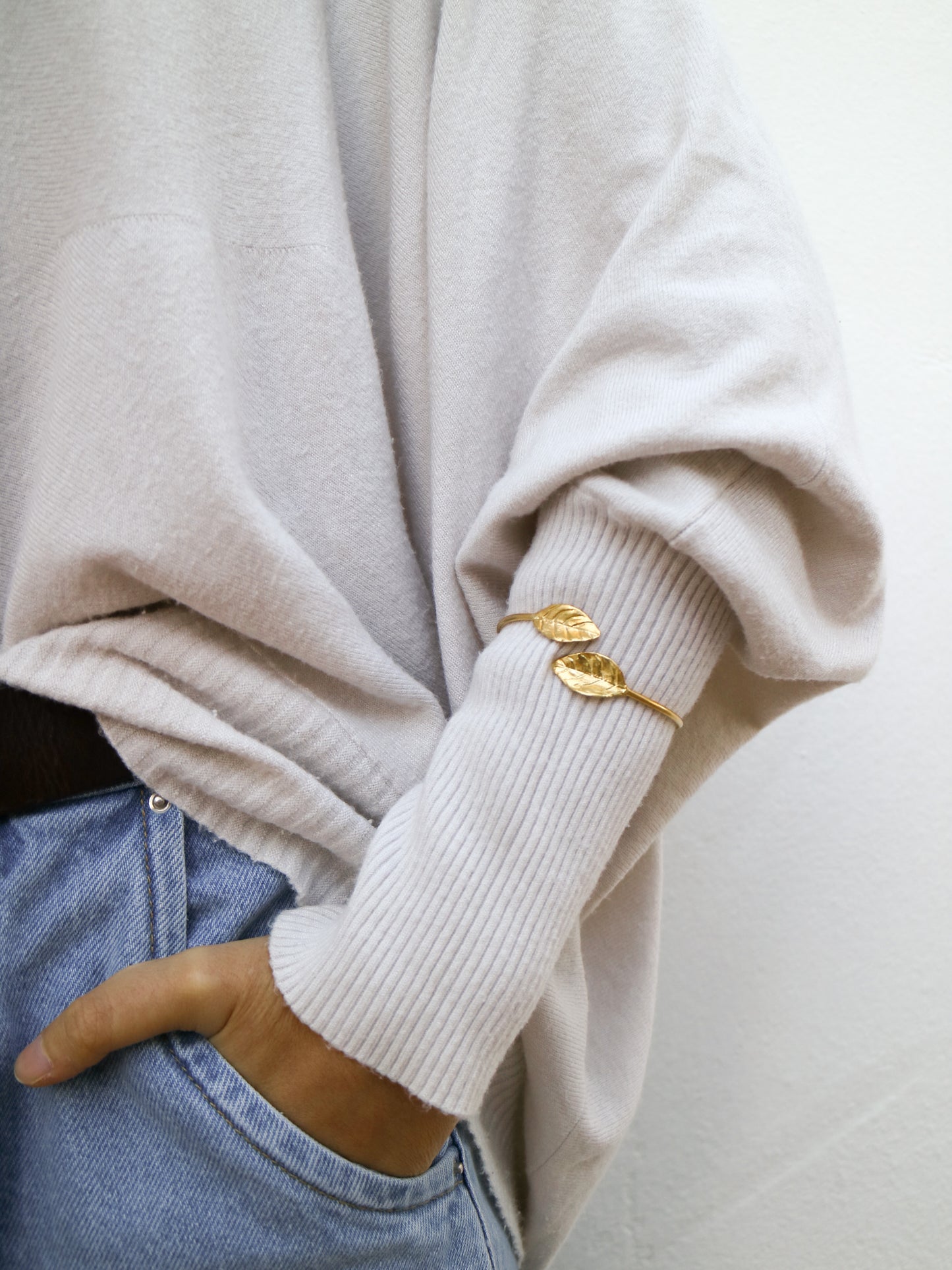 Eos – Brazalete Latón Bañado Oro Hojas