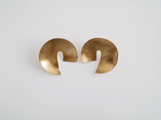 Ananke – Pendientes Aro Abierto Dorado Minimalista