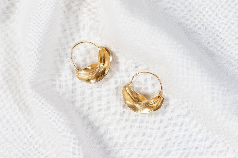 Dafne – Pendientes Dorados de Hojas de Laurel
