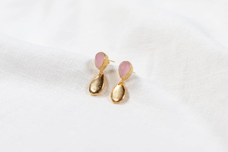 Érato – Pendientes Dorados de Lágrima Minimalistas