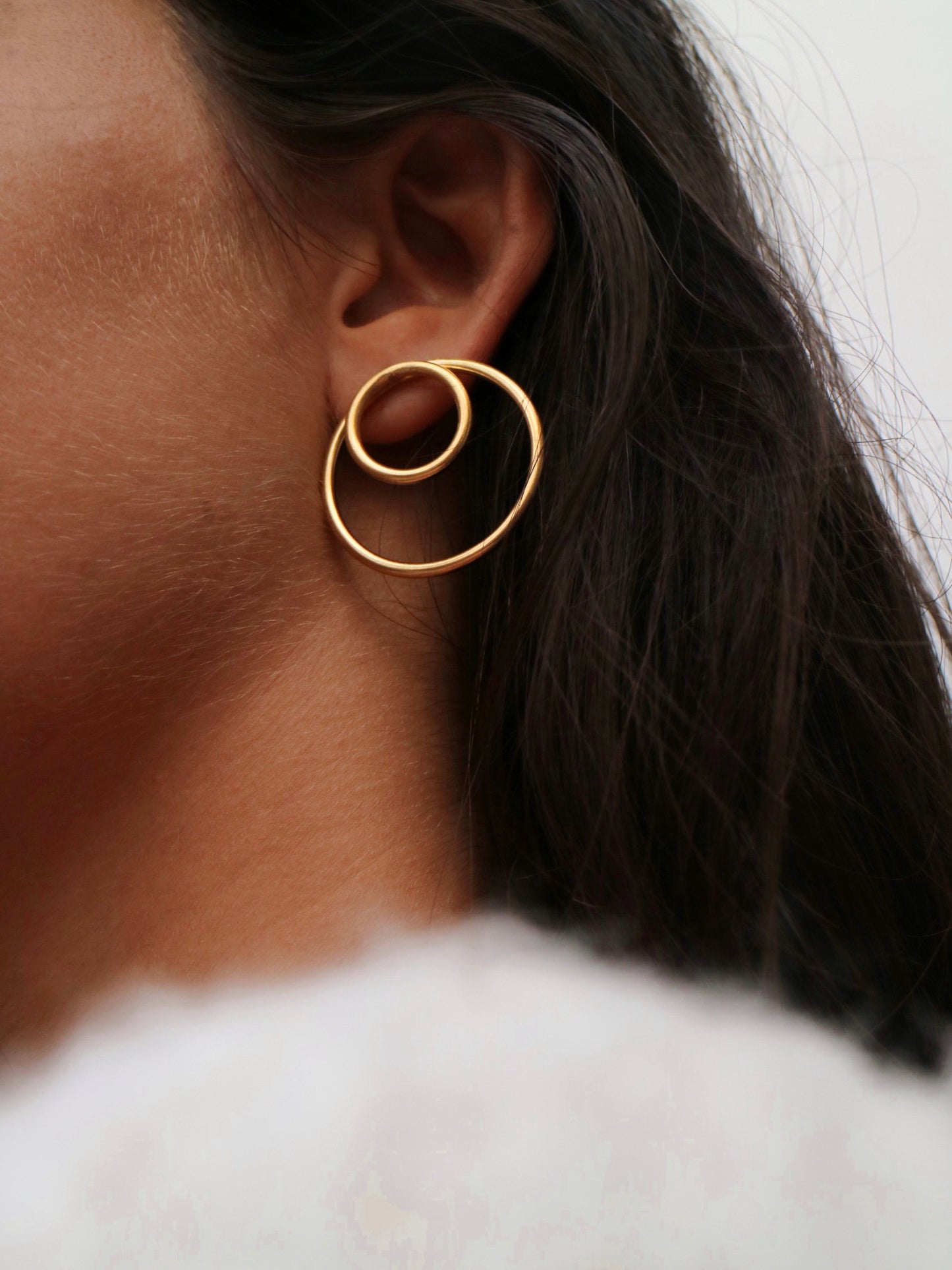 Gaia – Pendientes Dobles Aros Dorados