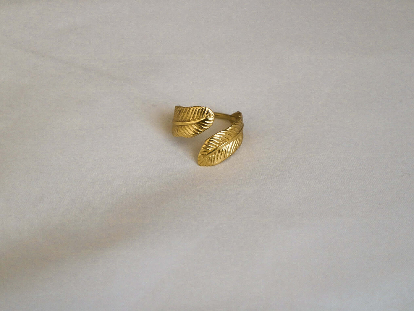 Anillo Ícaro – Anillo Plumas Ajustable Dorado