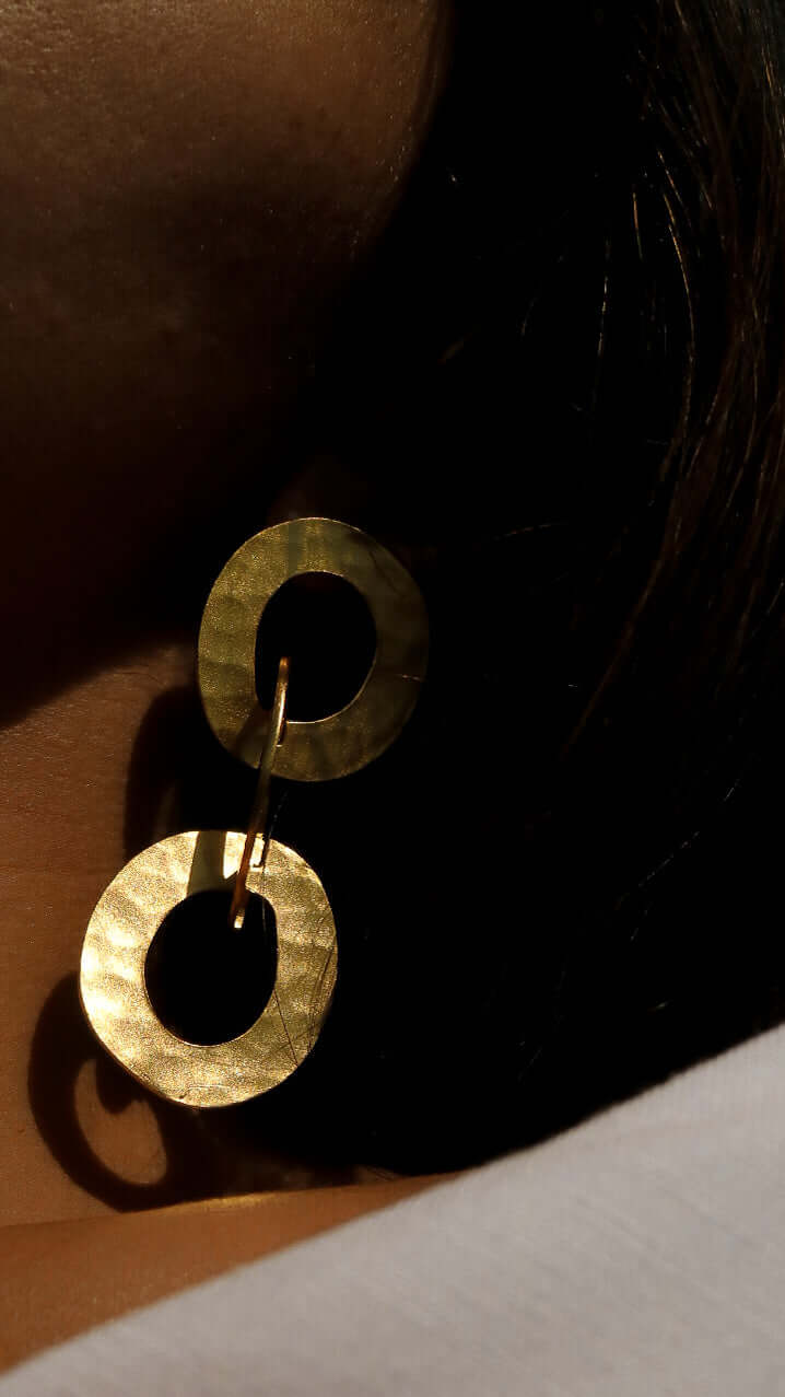 Eco – Pendientes Largos Tres Aros Planos Dorados