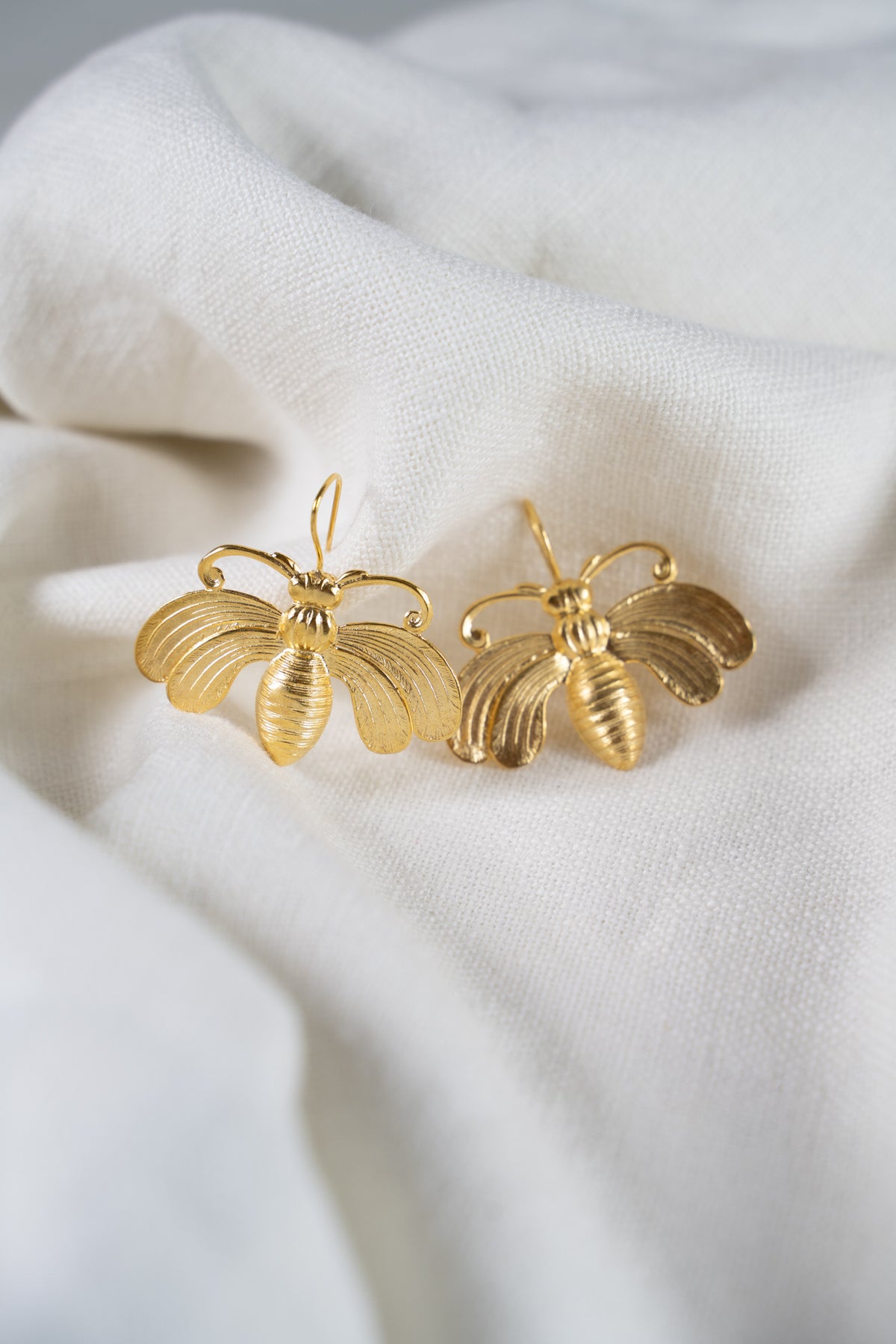 Psyche – Pendientes Dorados de Mariposa
